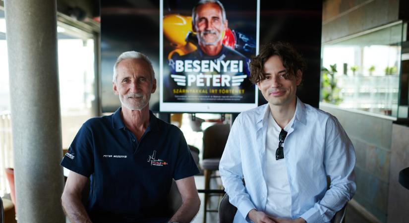Interaktív könyv mutatja be Besenyei Péter életét és pályafutását