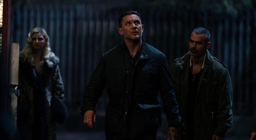 Mégsem rúgták ki Tom Hardyt a Gengsztervilágból, Helen Mirren is kiállt mellette