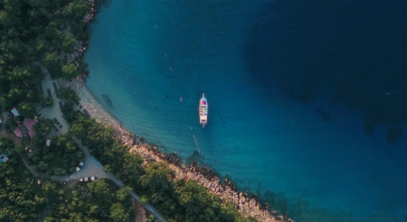 Égszínkék tenger és megelevenedett történelem Marmarisban: a török nyaralóhely alig 3 órára van Magyarországról