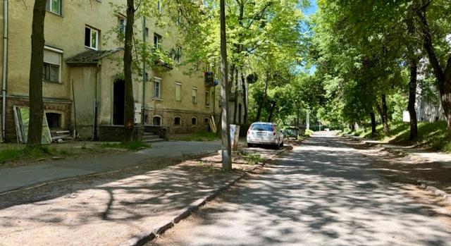 Hat Kazinczy utcai lakást ad el az önkormányzat