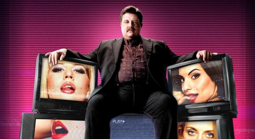 Mától streamingen: A 90-es évek felnőttfilmes világába visz az új magyar sorozat