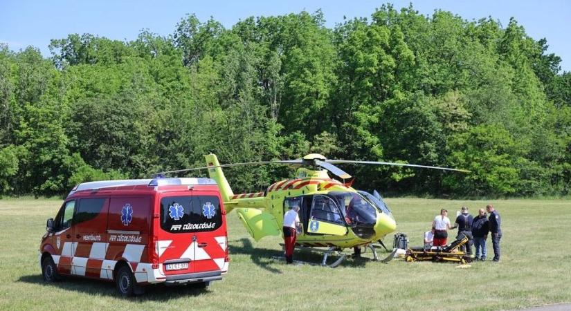 „A mentőből hívott, hogy ég az arca” – Sokkos állapotban fekszik a tiszaújvárosi robbanás túlélője (fotókkal, videóval)