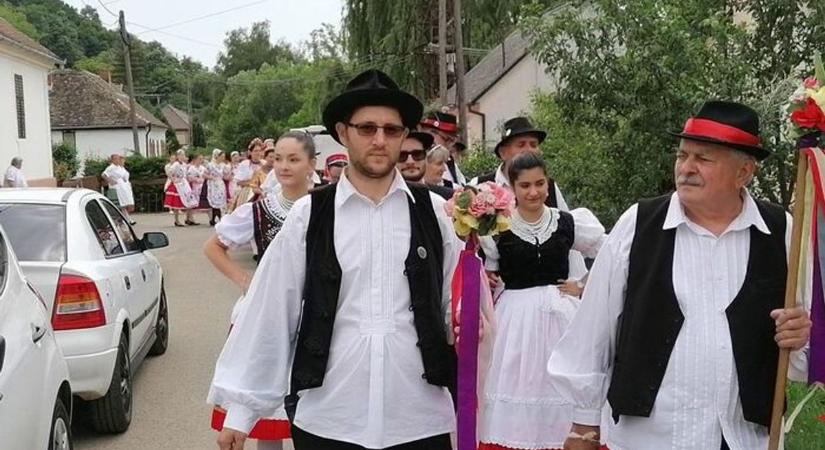 Különleges folklór fesztivállal nyitja a nyarat a falu