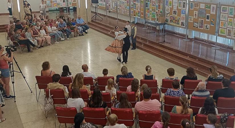 Hatalmas LED-falon lesznek láthatók a gyerekek alkotásai – több száz pályamunkát értékeltek (galéria)