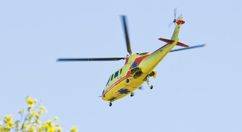 Autóbusz gázolt el egy idős nőt Hatvanban, mentőhelikoptert is riasztottak a helyszínre