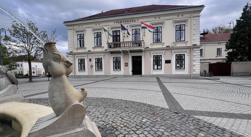 Megint nőttek a sárvári önkormányzati cégek ügyvezetőinek fizetései