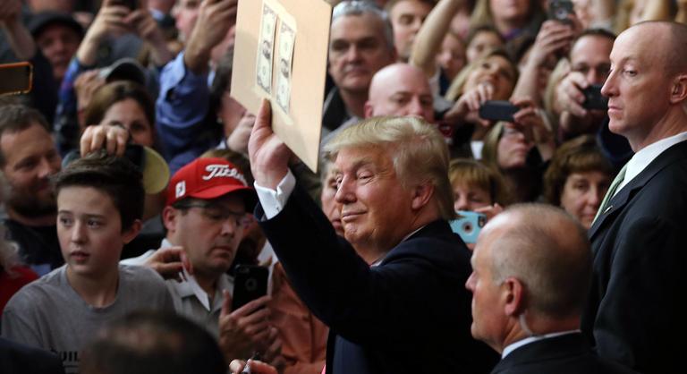 Fake newsnak tűnt, pedig nem az: Donald Trump bankjegyet akar kibocsátani saját képmásával