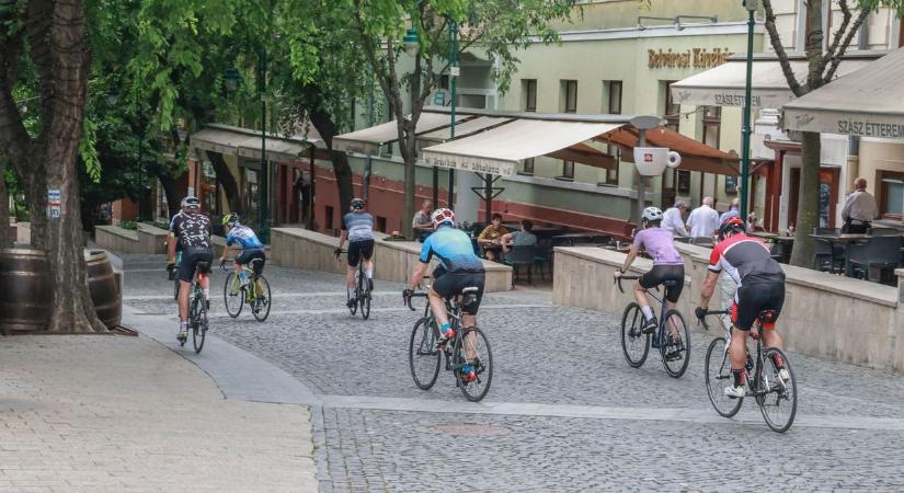 Bringával a Kihívás Napján: közösen tekertek Szekszárdon