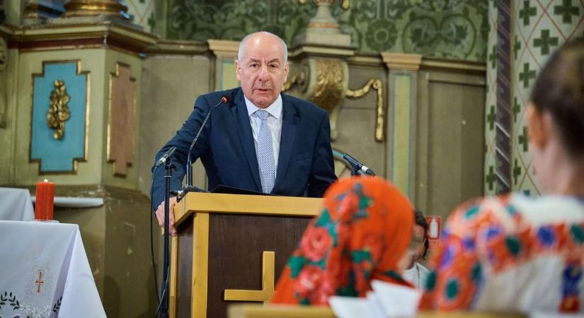 Megelégelte a köztársasági elnök a folyamatos támadásokat, a Velencei Bizottsághoz fordult
