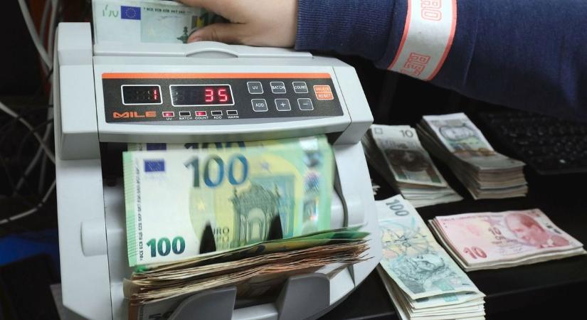 Magyar Péter brüsszeli útja egy dolog, de ma mindenki más is a forintot ráncigálja