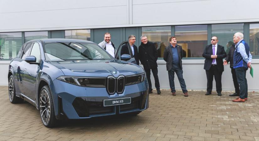 Baj van a debreceni BMW-kkel, azonnal visszahívják az autókat!