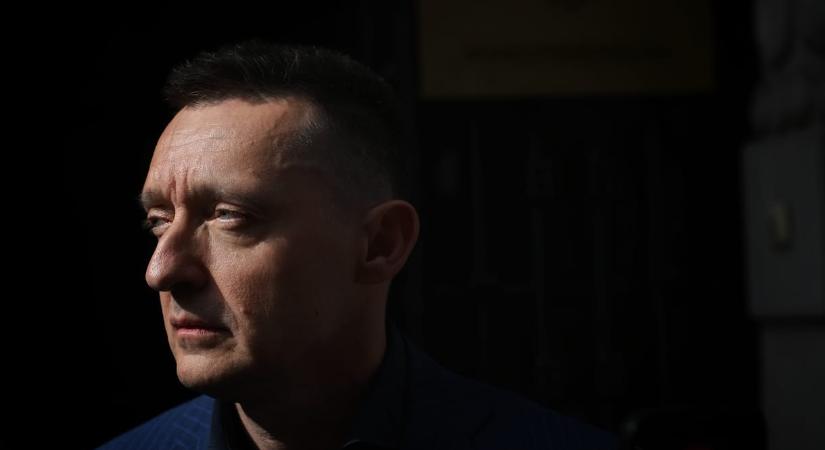 „Nem sok öröme lesz benne az érintetteknek, ha ezeket az eseteket nyilvánosságra hozzuk (a legkevésbé Rogán Antal fog örülni)” – Hargitai Miklós szerint a Népszava nem engedett a nyomásgyakorlási kísérleteknek