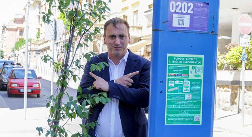 Búcsú a parkolóóráktól: Fákat ültetnek az automaták helyére a 2. kerületben