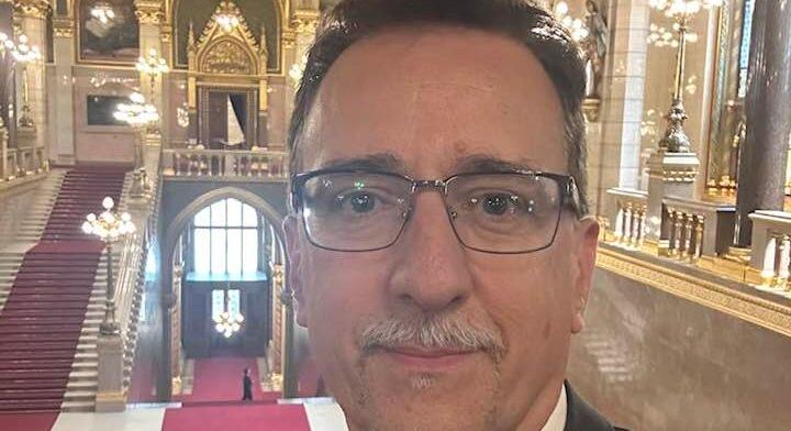 Nyilvánosan mosta fel a padlót a fideszesekkel a Tisza politikusa