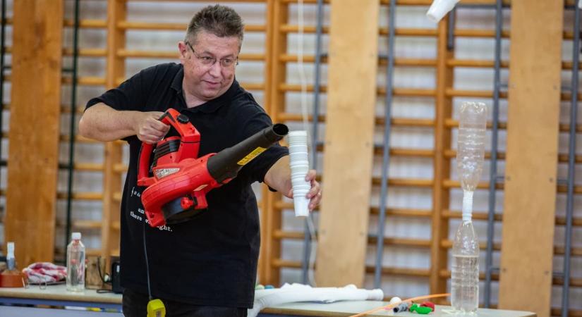 Látványos fizikai kísérletek a Bolyaiban