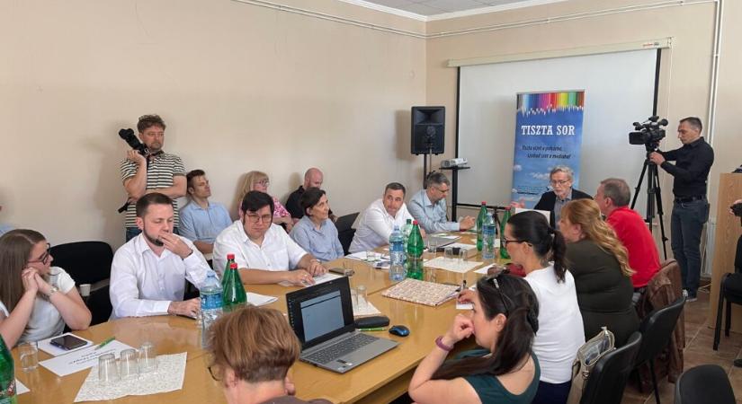 Tiszta vizet a pohárba, szabad szót a médiába!