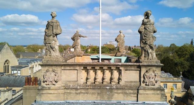 Kétszáz éve eltűnt szobrokat keres az oxfordi Trinity College