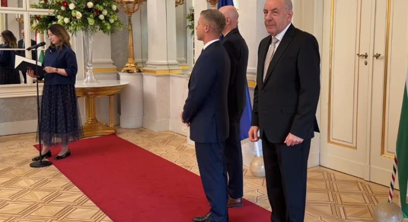 Magyar Péter reagált Sulyok bejelentésére: Még azt is megkérdezte, hogy melyik miniszternél jelentkezzen a lemondásával