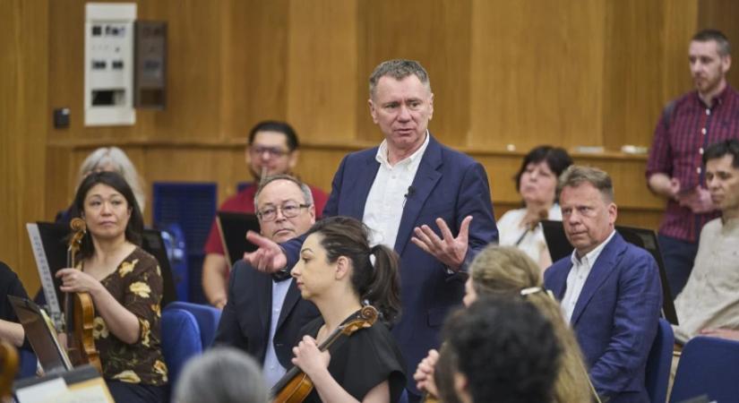 Eddig Csányi Sándor jobbkezeként ismertük, most egy második Fesztiválzenekaron dolgozik