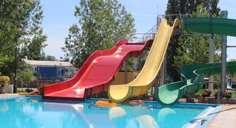 Megújult medencékkel és csúszdákkal indul a nyári szezon a komáromi termálfürdőben