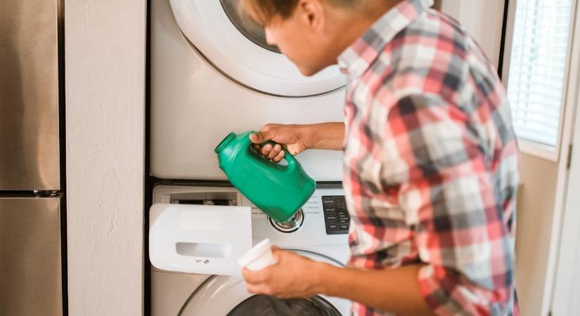 A mosógépet soha ne tisztítsa ezzel a szerrel, hatalmas kárt okozhat