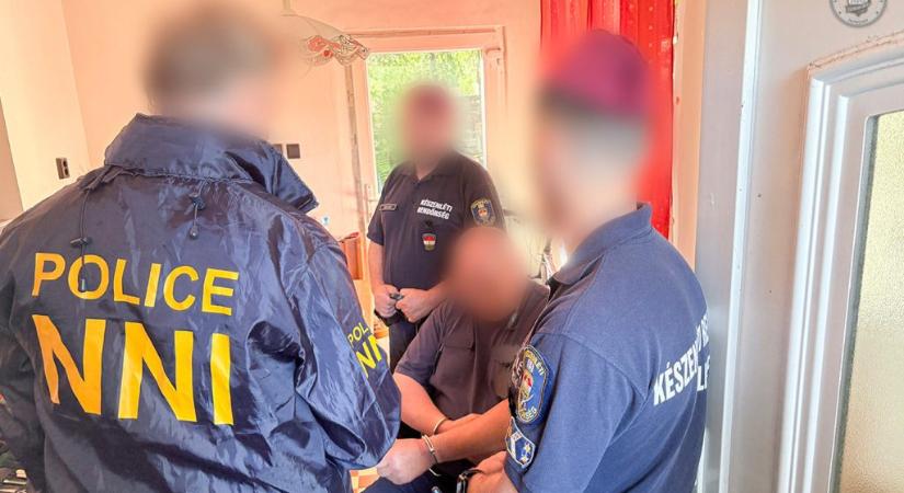 Letartóztatták a nyolc gyermeket is megverő gyerekfelügyelőt: lefejelte, torkon rúgta, táblába verte az egyik kisfiú fejét