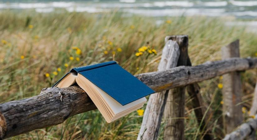 Érkeznek a legizgalmasabb könyvújdonságok, amik már a strandszezont is feldobják