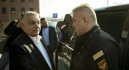 Orbán Viktor úgy látja, a TEK vezetőjének eltávolítása komoly kockázat