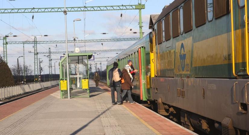 Fennakadásra kell számítani Sopron felé, egyesítve közlekednek a vonatok Büktől