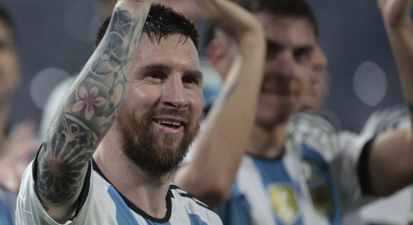 Lionel Messi és 16 további világbajnok az argentin keretben