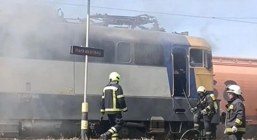 Újabb mozdony égett ki: pótlóbuszok szállítják az utasokat