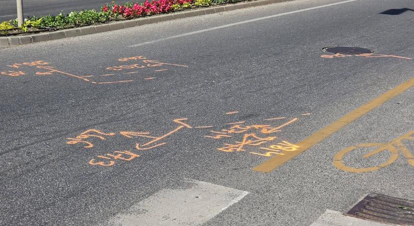 Meglátta a busz alatt fekvő nyugdíjast, azonnal tudta, hogy nagy a baj