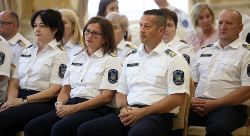 Szabályozzák a hírek megjelenését a rendőrök – közgyűlésen mondta el a főkapitány, miért terjedt el a siófoki modell