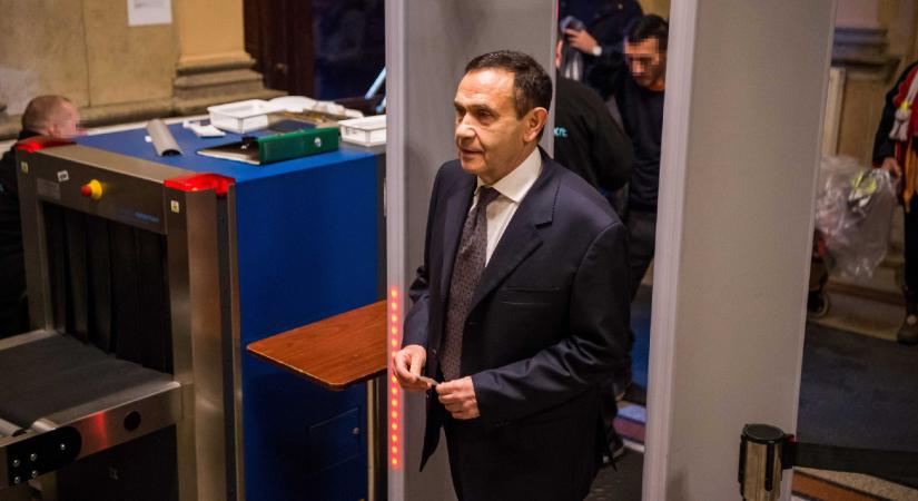 „Perdöntő bizonyítékokhoz” jutottak Gyárfás védői, perújítást kezdeményeztek