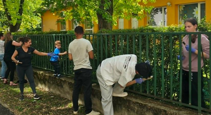 Kerítésfestés adományból és összefogással