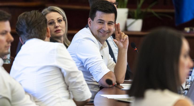 Az agyzsibbasztás maradt, de a feszkó (nagyjából) eltűnt a Fővárosi Közgyűlésből