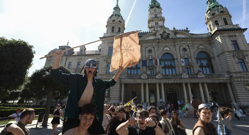 Rómaiak, mongolok és maják vonultak át Győr belvárosán - videó
