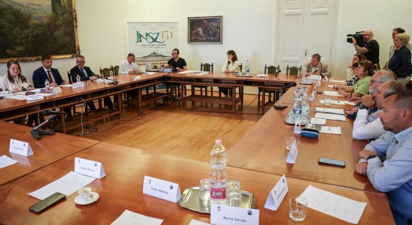 Valószínűleg rekord dőlt meg a vármegyeházán: összeültek a képviselők, majd szinte azonnal hazamentek