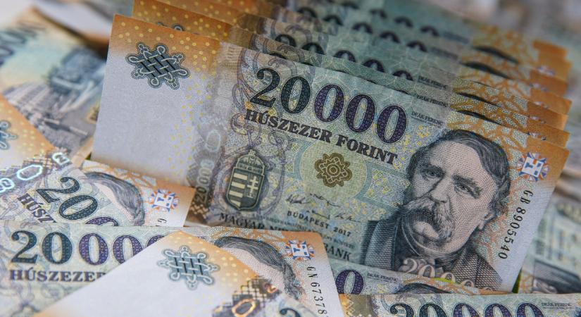Váratlan fordulat Kasza Tibor sztárvállalkozásánál: meredek zuhanás után is több százmilliót emeltek ki a cégből