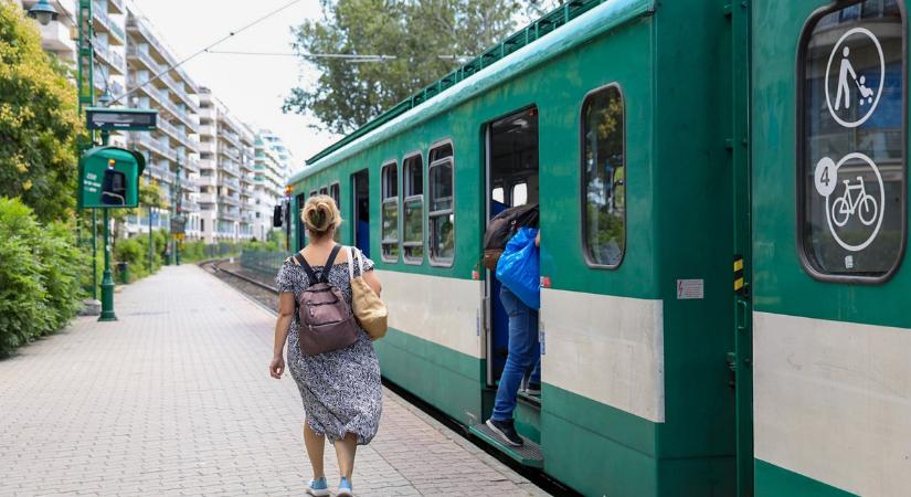 Becsípte a HÉV ajtaja egy utas táskáját, majd több méteren át húzta