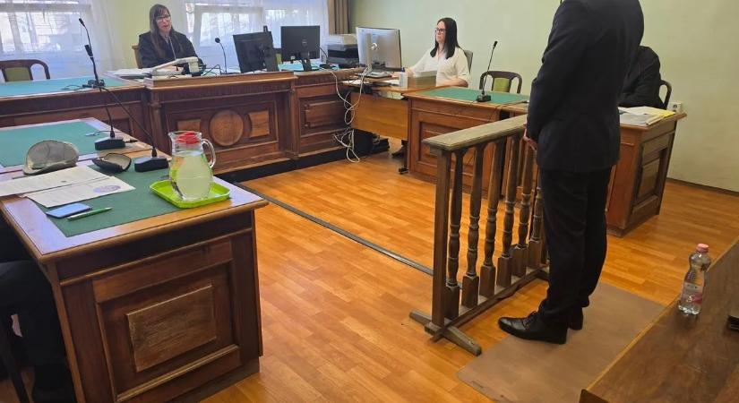 Meghalt a motorháztetőn húzott fiú, kétségbeesett a család az ítélet hallatán