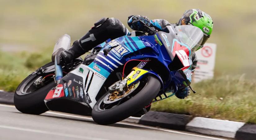 217 km/h-s átlag a Mountain Course-on – pénteken Harrison új szintre emelte a TT tempóját, Dunlop pedig újra visszavette a vezetést
