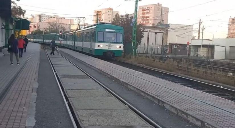 Ajtóba szorult táska miatt ragadott magával egy utast a csepeli HÉV