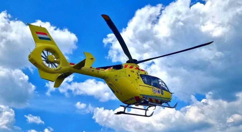 Biciklis gázoltak Dorogon, mentőhelikopter érkezett a súlyos sérülthöz