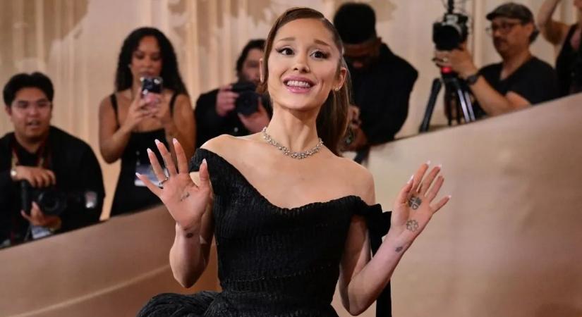 Ariana Grande különleges fotói felrobbantották az internetet – a legújabb dalát promózza velük