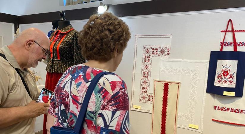 A népművészet szinte minden ágát bemutatja az új kecskeméti kiállítás  fotók