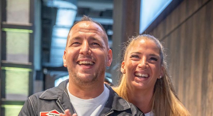 Megszólalat a családbővítésről Curtis felesége, Judie: „Egy év volt, mire megfűztem”
