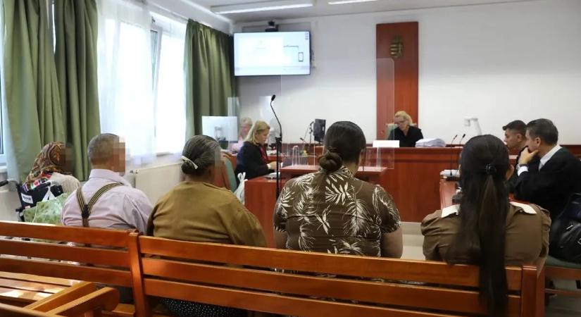 Idős embereket fosztottak ki, zokogva könyörgött kegyelemért az egész család a bíróságon