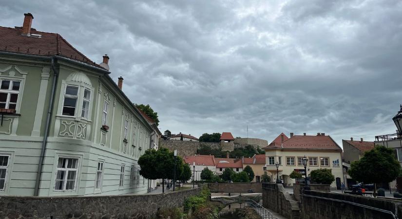 Kiadták a vészjelzést! Szombaton érkezik a vihar Hevesbe