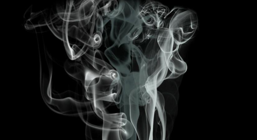 Megint kigyulladt egy mozdony, le kellett szállítani az utasokat
